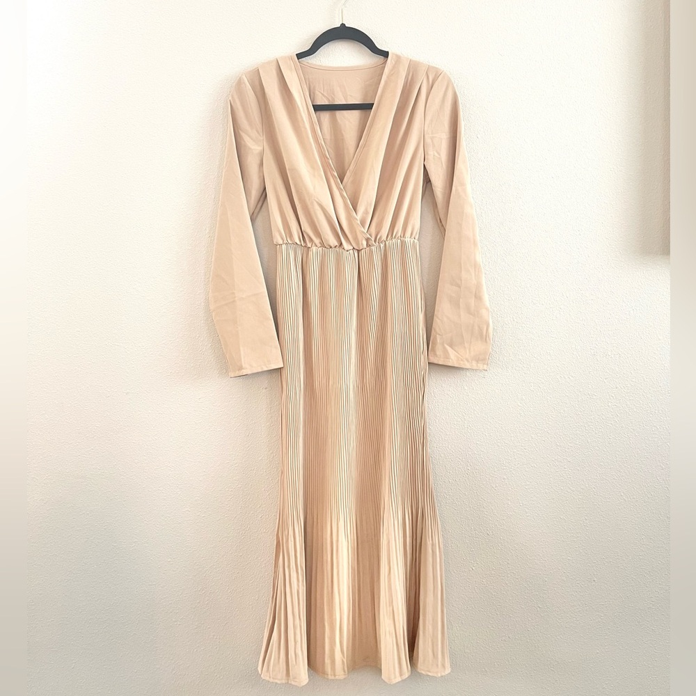 ‼️ SALE ‼️ Elegant Tan Long Sleeve Dress